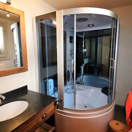 Ski-in/ski-out Chalet, Quiet Location, And Jacuzzi Vars (Hautes-Alpes)