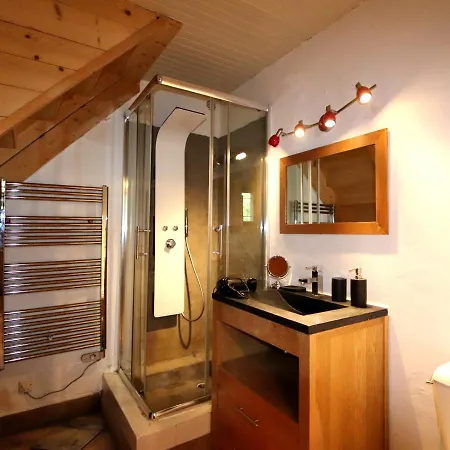 Ski-in/ski-out Chalet, Quiet Location, And Jacuzzi Chalet