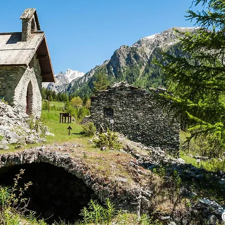Chalet Ski-in/ski-out Chalet, Quiet Location, And Jacuzzi