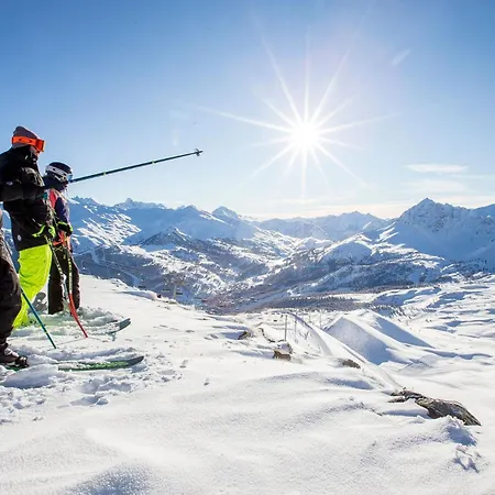 Ski-in/ski-out Chalet, Quiet Location, And Jacuzzi Шале Вар