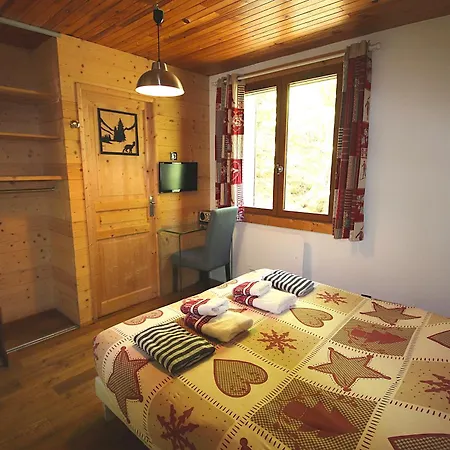 Ski-in/ski-out Chalet, Quiet Location, And Jacuzzi *