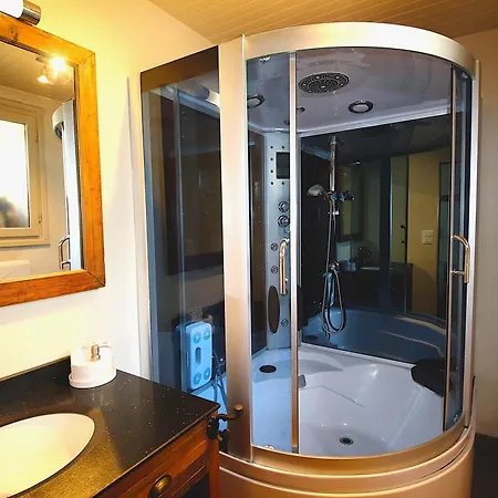 Ski-in/ski-out Chalet, Quiet Location, And Jacuzzi